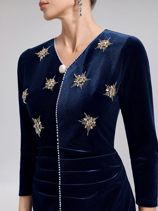 El İşlemeli Kadife V Yaka Elbise