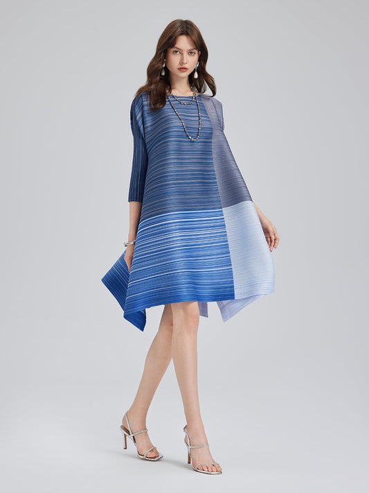 Renk bloklu pileli geometrik elbise